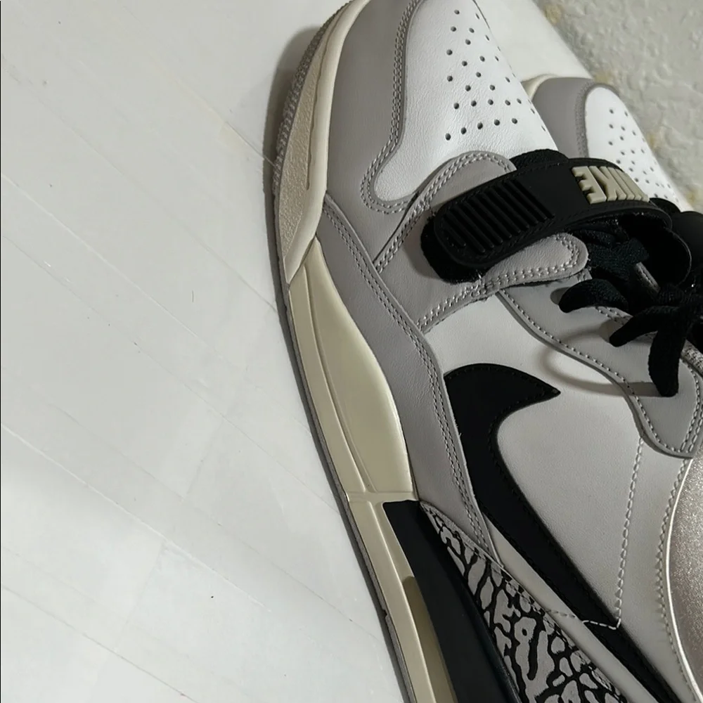 JORDAN legacy 312 low tech grey fire red black men’s Sneakers Size 11.5 GUC.